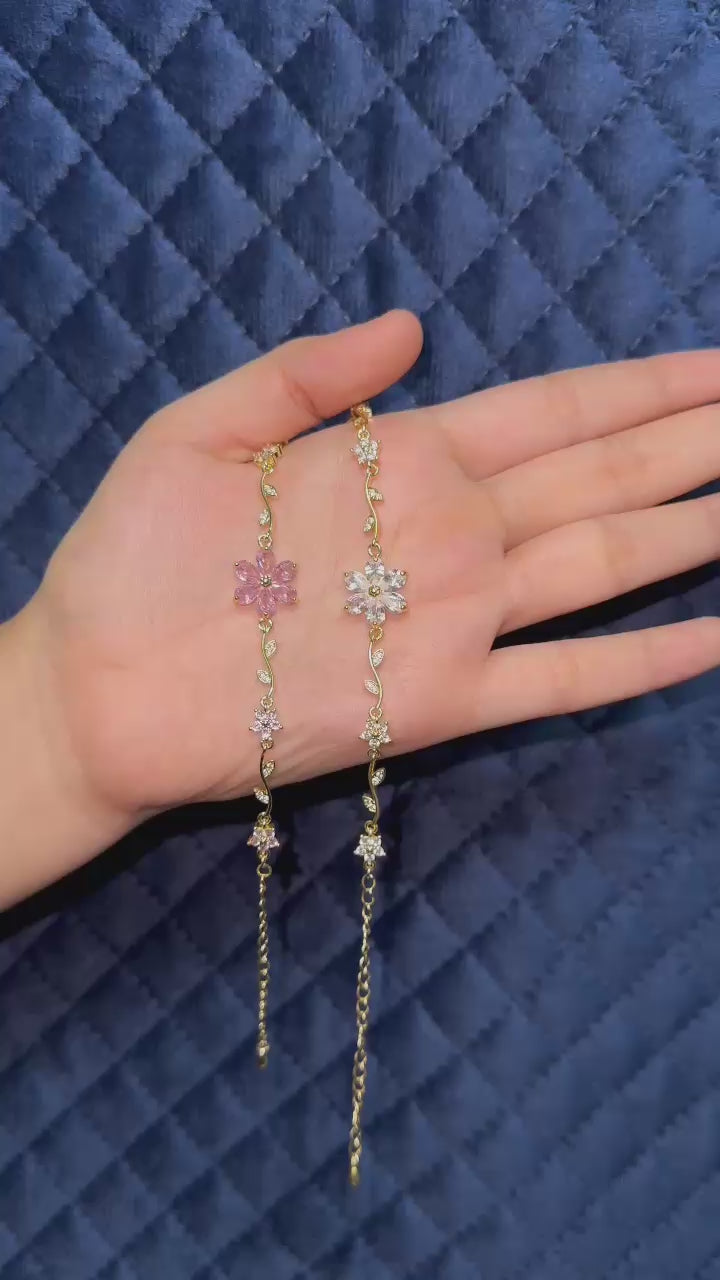 Hibiscus Bracelet (White)
